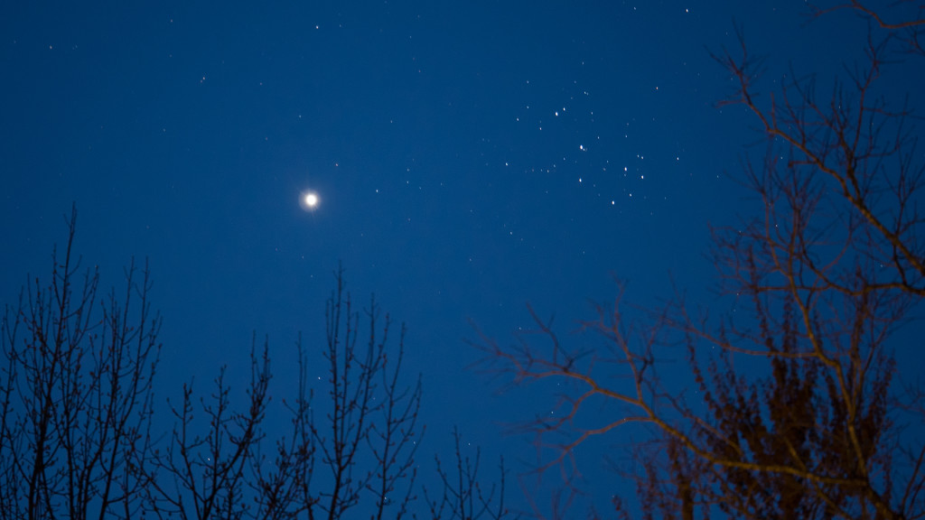 2015-04-11-Venus-and-Pleiades-02